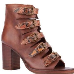 NEW VINTAGE FOUNDRY Womens Lauralyn Block Heel Sandal Strappy  Leather Size 9